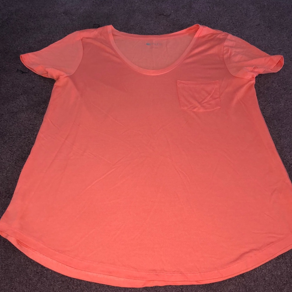 NWOT Rounded Bottom Coral T-shirt